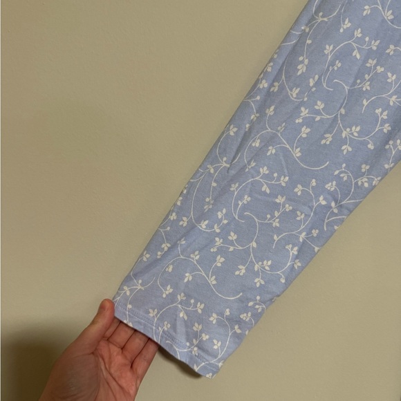 Eileen West Blue Floral Long Sleeve Nightgown Size Medium Feminine Trad Wife - Picture 5 of 8